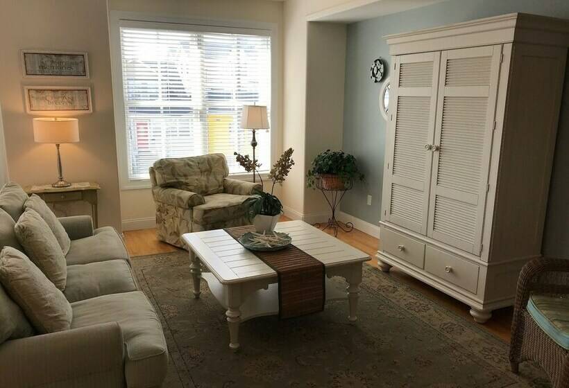 Апартаменты 4 Спальни, Hemingways By The Sea