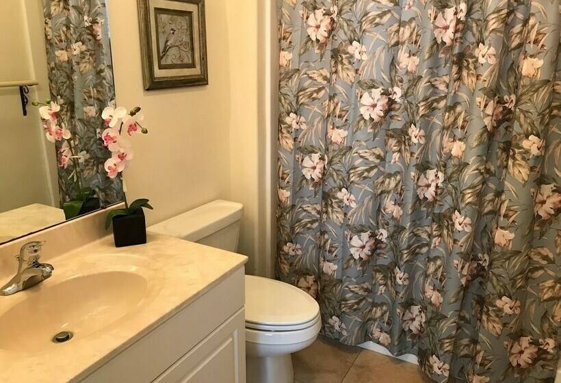 Апартаменты Deluxe 3 Спальни, Hemingways By The Sea