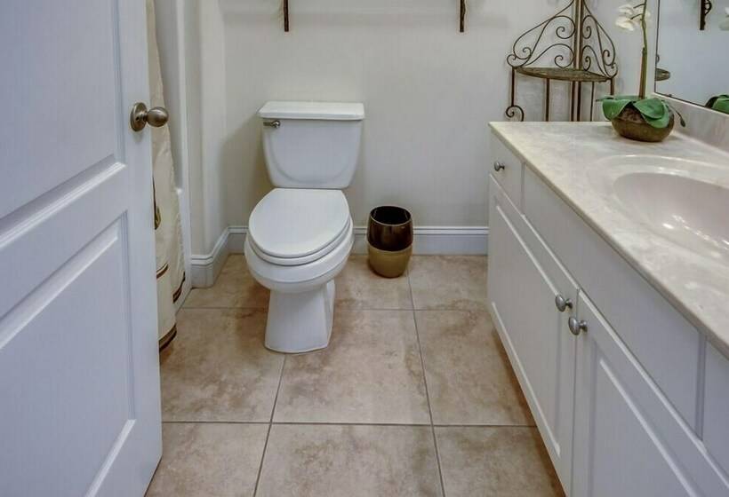 Апартаменты Deluxe 3 Спальни, Hemingways By The Sea