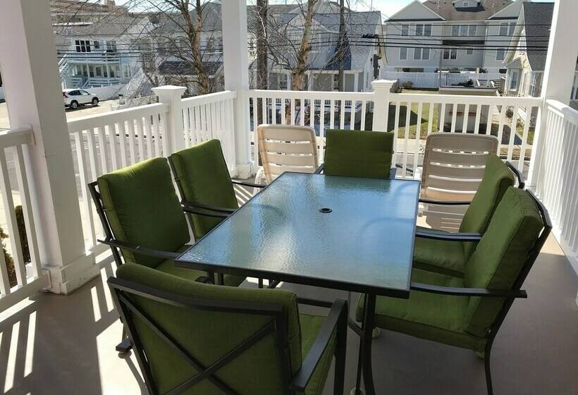 Апартаменты 4 Спальни, Hemingways By The Sea