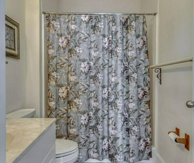 Апартаменты Deluxe 3 Спальни, Hemingways By The Sea