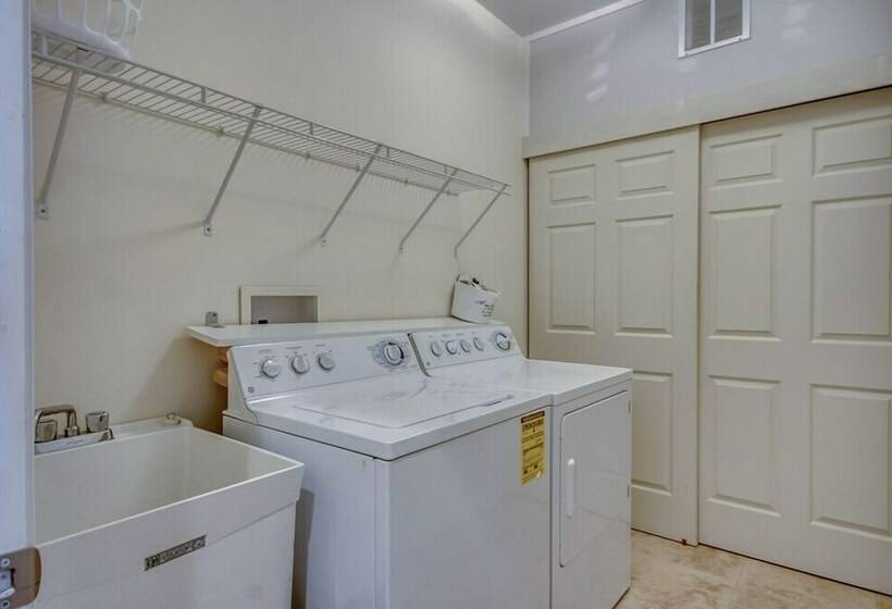 Апартаменты Deluxe 3 Спальни, Hemingways By The Sea