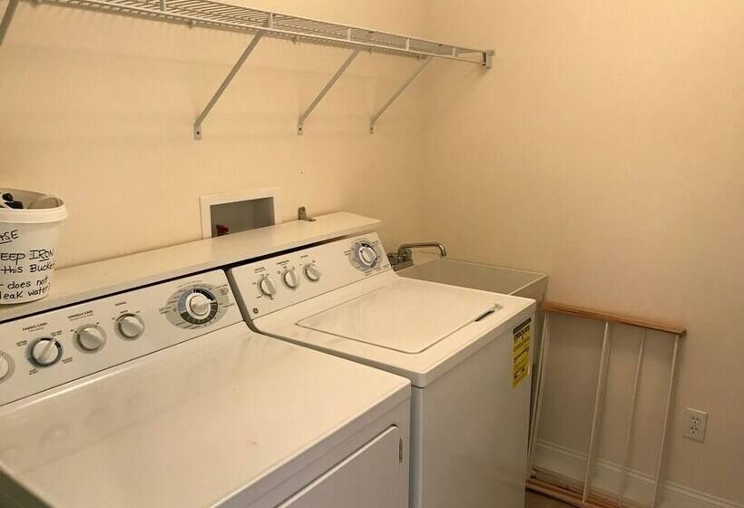 Апартаменты 4 Спальни, Hemingways By The Sea