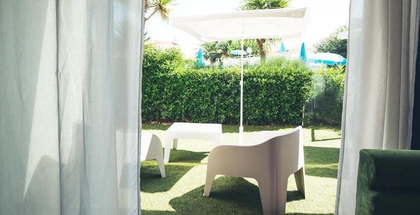 سوییت جونیور با چشم‌انداز استخر, Hôtel Eve Cap D Agde Village Naturiste