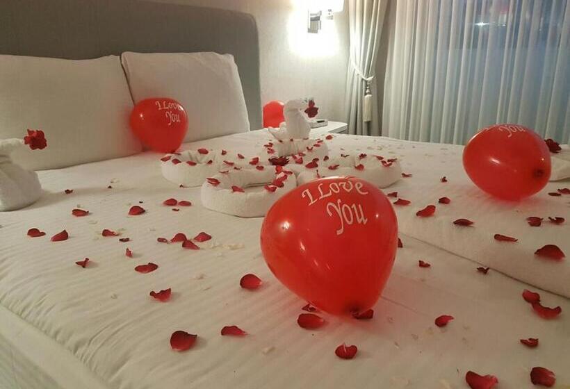 سوییت, White Line Boutique