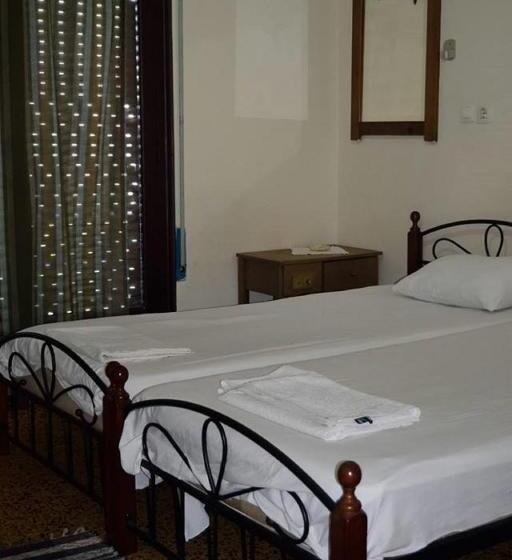 חדר קלאסי לשלושה, Zakros Rooms Restaurant