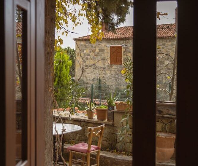 کلبه ییلاقی, Mavras Tas Odalar