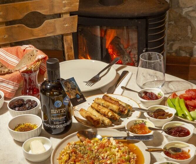 کلبه ییلاقی, Mavras Tas Odalar