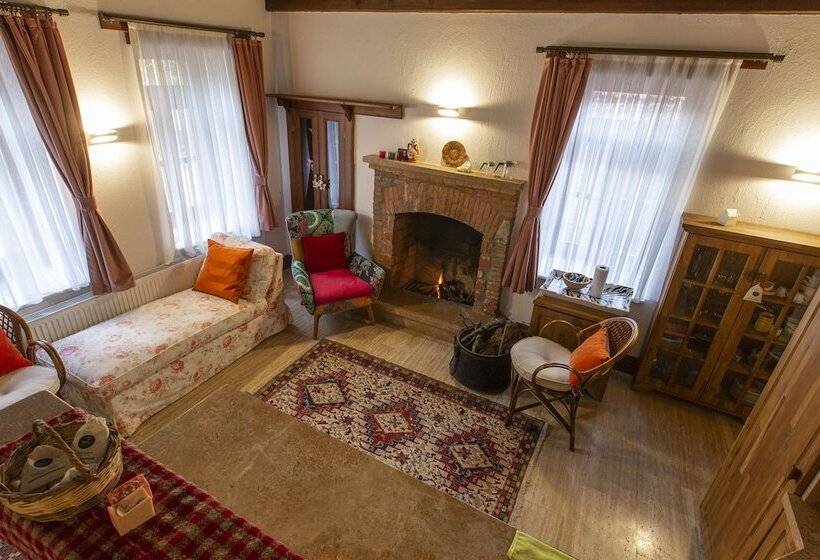 کلبه ییلاقی, Mavras Tas Odalar