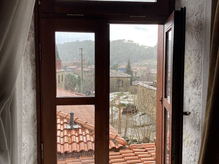 کلبه ییلاقی, Mavras Tas Odalar