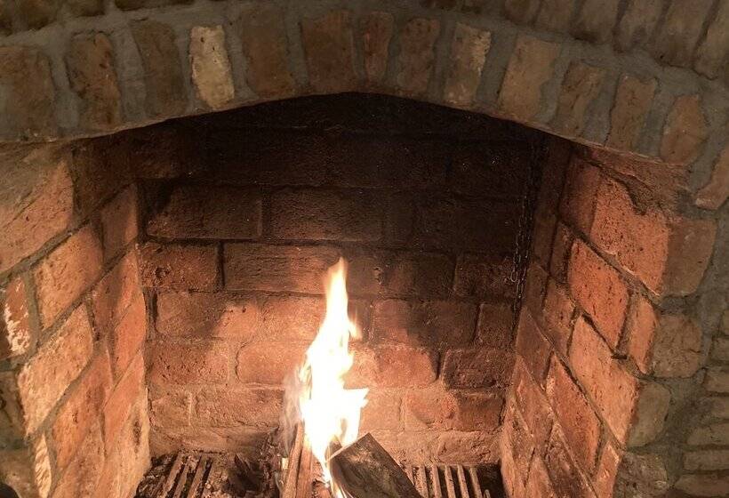 בקתת חדר, Mavras Tas Odalar