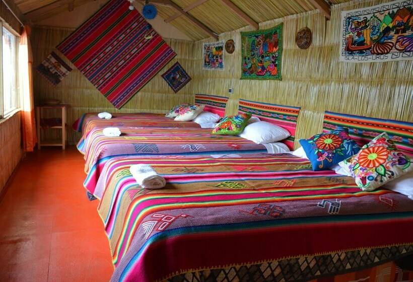 اتاق استاندارد سه نفره, Uros Aruntawi Lodge