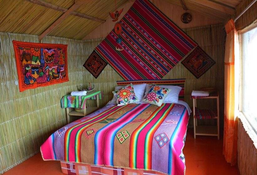 اتاق رمانتیک, Uros Aruntawi Lodge