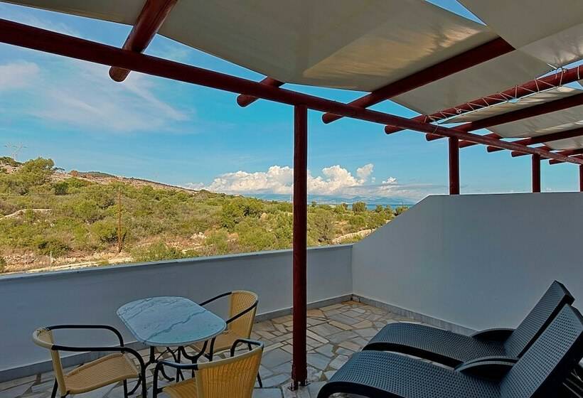 استودیو خانوادگی, Mikro Nisi Studios & Apartments