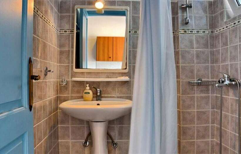 اتاق استاندارد سه نفره با چشم‌انداز کنار دریا, Mikro Nisi Studios & Apartments