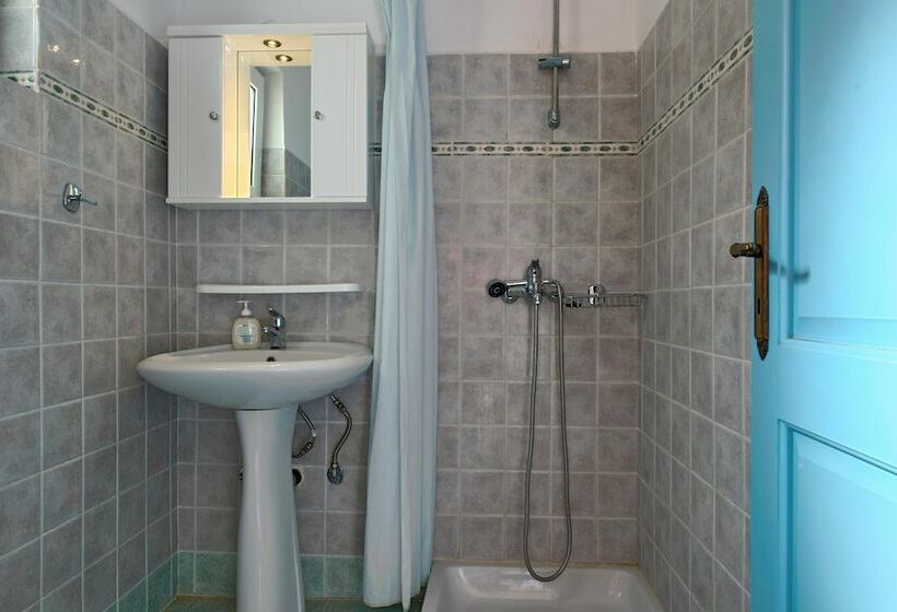 اتاق استاندارد سه نفره با چشم‌انداز کنار دریا, Mikro Nisi Studios & Apartments