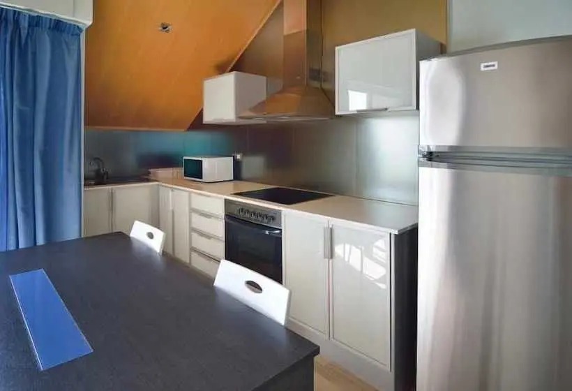 Huoneisto 2 Makuuhuonetta Merinäkymä, Apartamentos Ornis