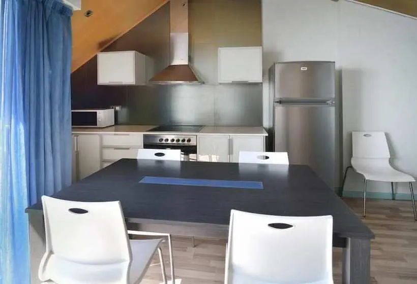 Huoneisto 2 Makuuhuonetta Merinäkymä, Apartamentos Ornis