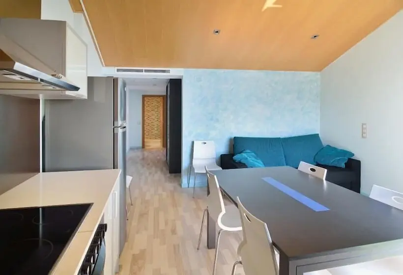 Huoneisto 2 Makuuhuonetta Merinäkymä, Apartamentos Ornis