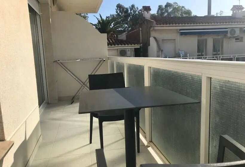 Huoneisto 1 Makuuhuone Puutarhanäkymä, Apartamentos Ornis