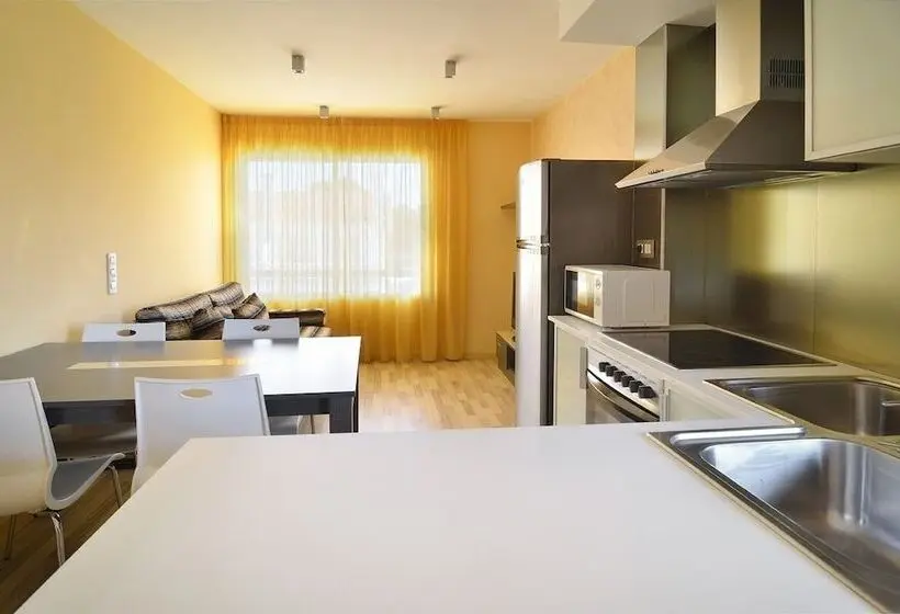 Huoneisto 1 Makuuhuone Puutarhanäkymä, Apartamentos Ornis
