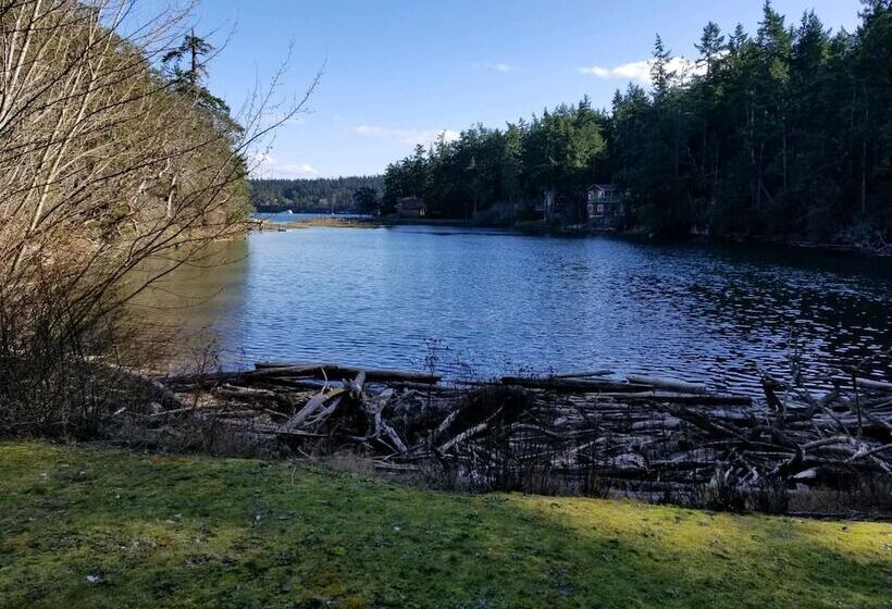 منزل غرفتين نوم, Captain S Cottage