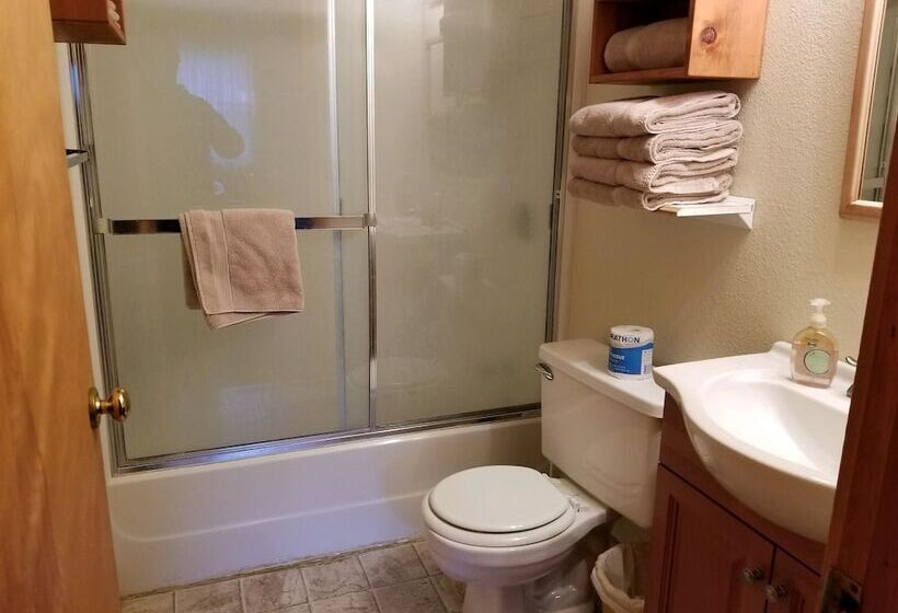Дом 2 Спальни, Captain S Cottage
