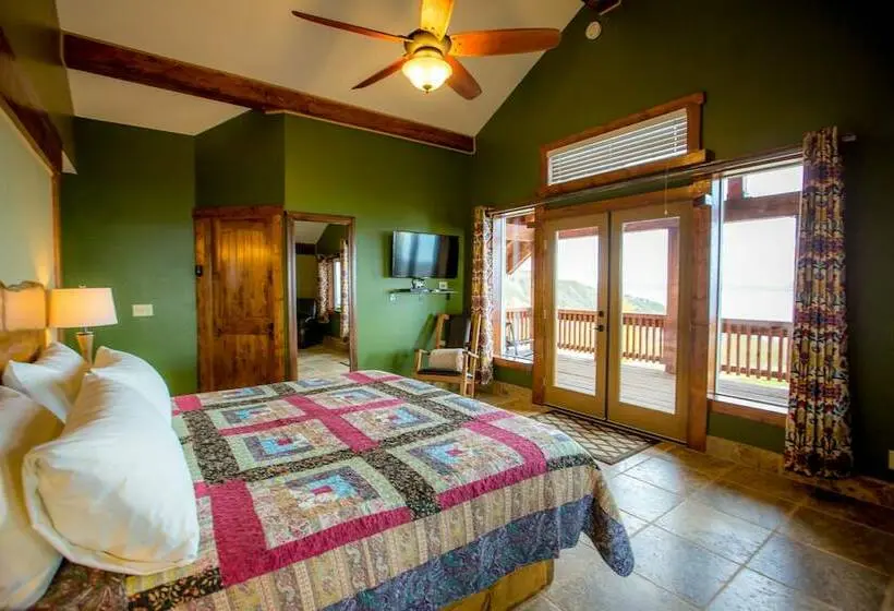 ３ベッドルームハウス, Baycrest Lodge