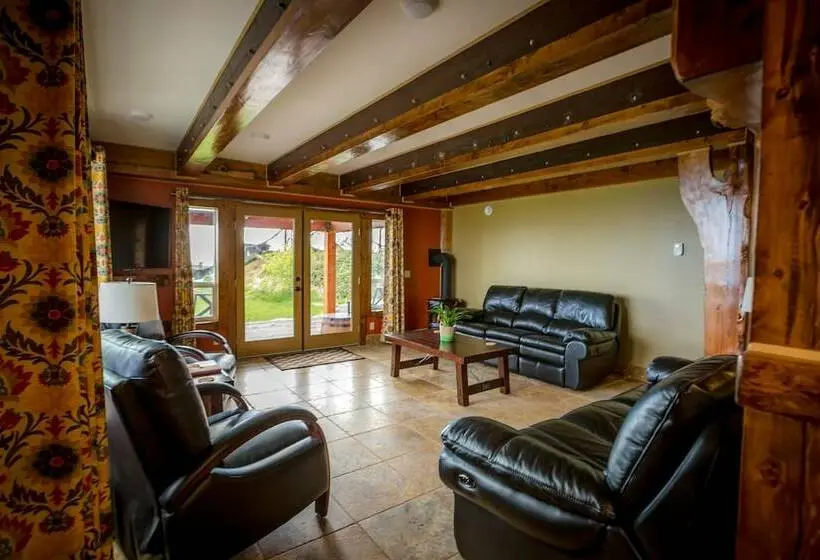 ３ベッドルームハウス, Baycrest Lodge