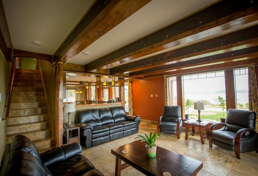 침실 3개 주택, Baycrest Lodge