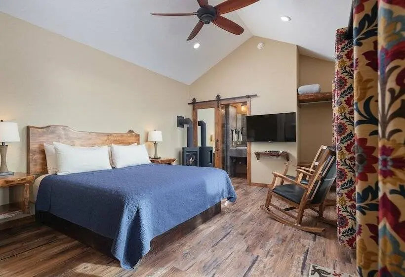 デラックスキャビン, Baycrest Lodge