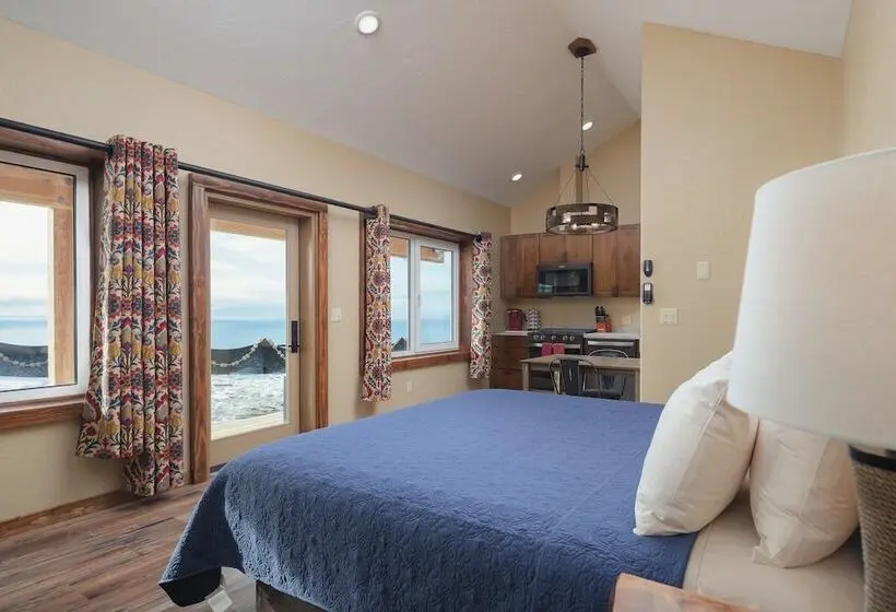 デラックスキャビン, Baycrest Lodge