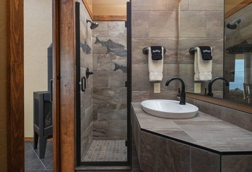 كابينة ديلوكس, Baycrest Lodge