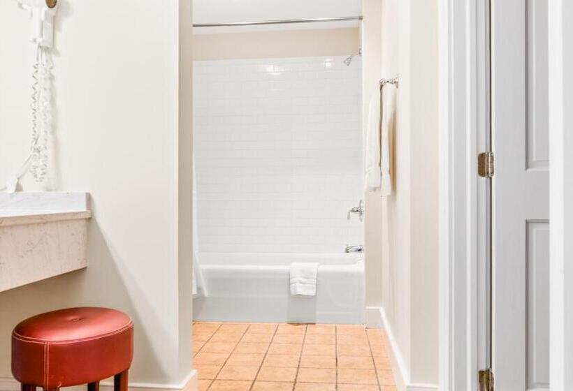 סטודיו דלוקס, Beekman Arms And Delamater Inn