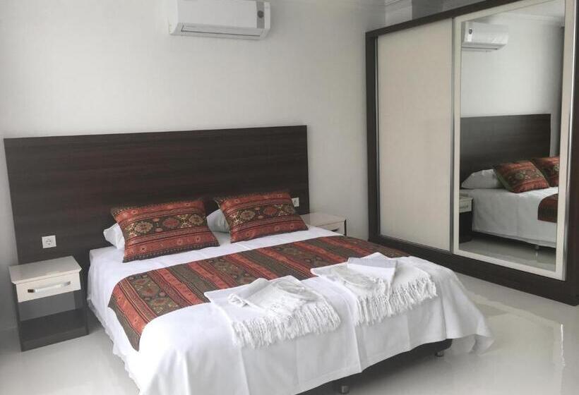 اتاق لوکس با چشمانداز دریا, La Moda Beach