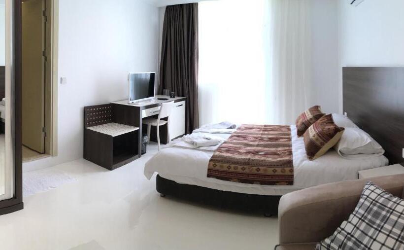 اتاق لوکس با چشمانداز دریا, La Moda Beach