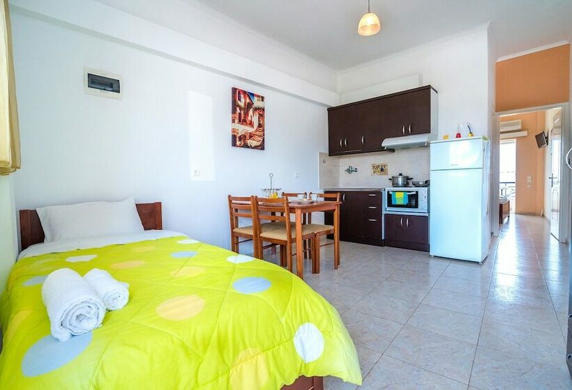 패밀리 아파트, Faros Apartments
