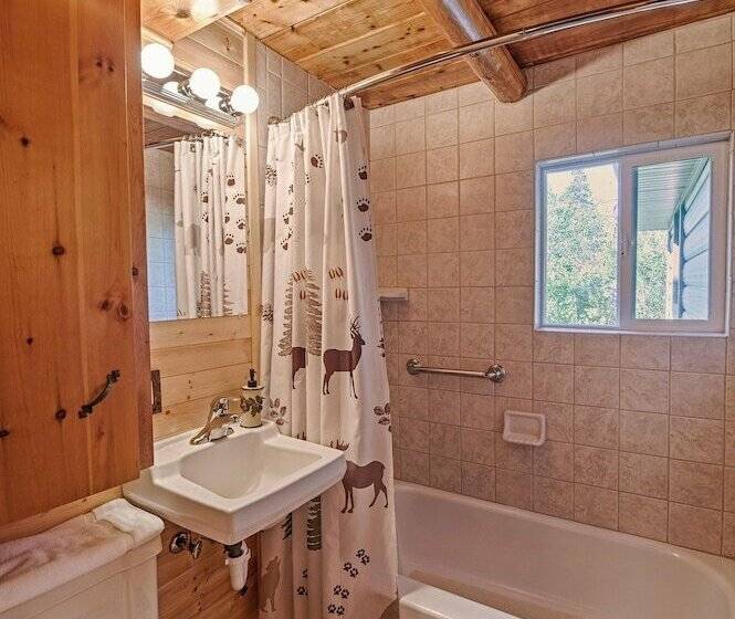 Хижина, Grandma S Cabin