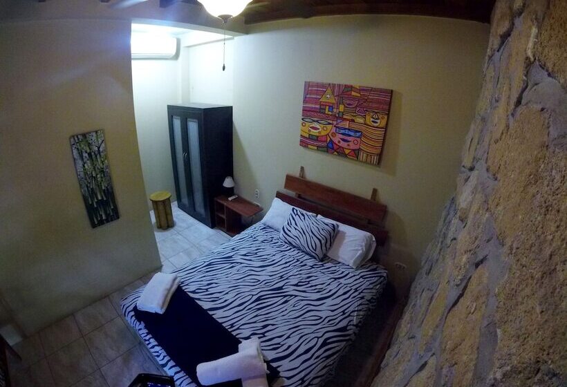 آپارتمان خانوادگی, Punta Hills Montanita