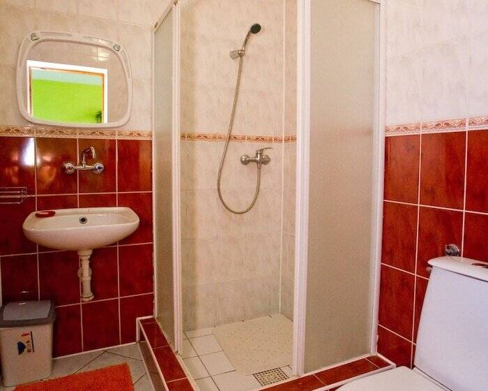 اتاق استاندارد سه نفره, Kosajonka