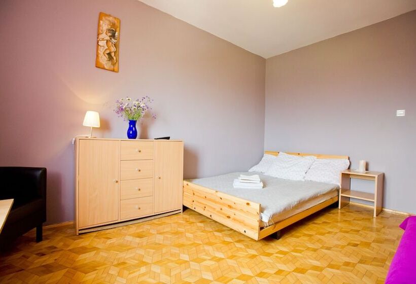 اتاق استاندارد سه نفره, Kosajonka