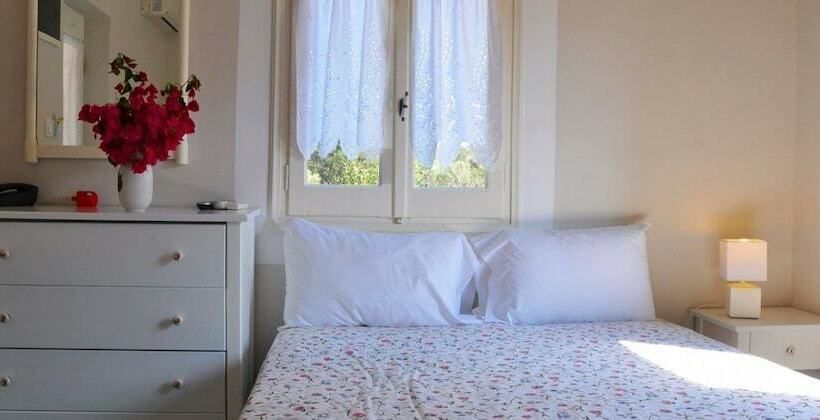 اتاق اساندارد با چشم‌انداز جانبی به دریا, Zefiros Traditional