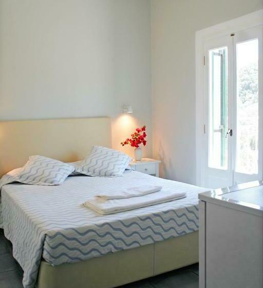 اتاق اساندارد با چشم‌انداز جانبی به دریا, Zefiros Traditional