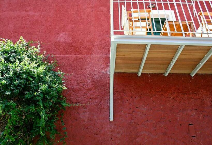 اتاق اساندارد با چشم‌انداز جانبی به دریا, Zefiros Traditional