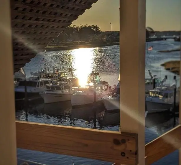 オーシャンビュースタンダードルームバルコニー付き, The Hotel At Cape Ann Marina