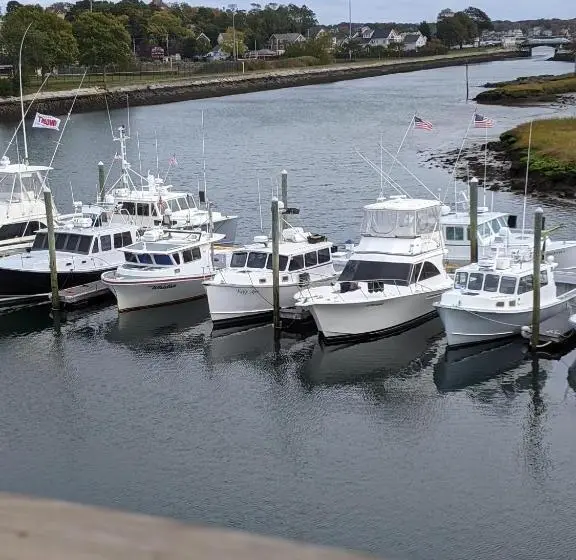 キングサイズベッドのスーペリアルーム, The Hotel At Cape Ann Marina