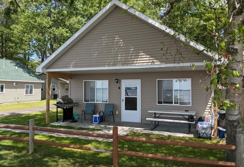 בקתה, Sunset Resort