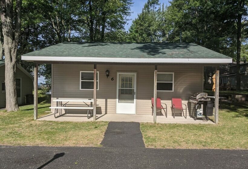 בקתה, Sunset Resort