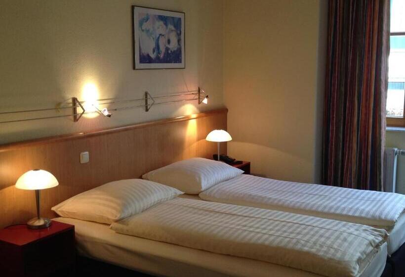 חדר סטנדרט, Am Schlosstor