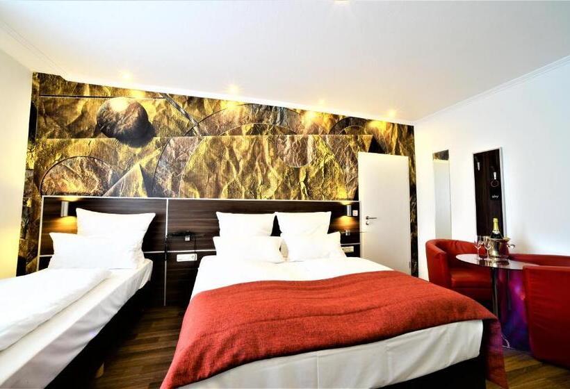 标准三人间, Ascot